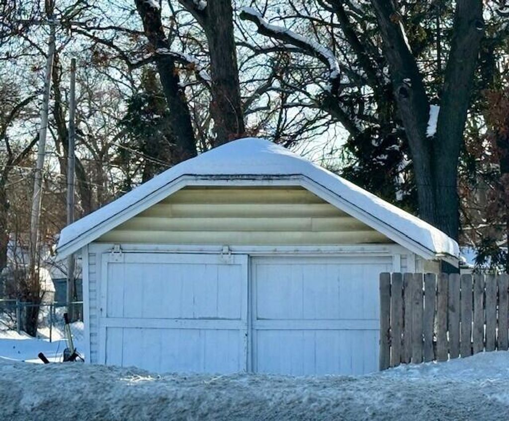 Photo of 1808 McIlwraith Street, Muskegon, MI 49442 (MLS # 25062059)