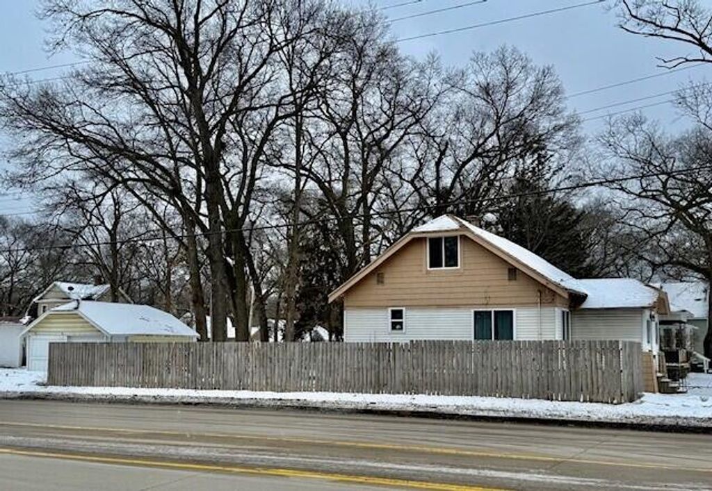 Photo of 1808 McIlwraith Street, Muskegon, MI 49442 (MLS # 25062059)