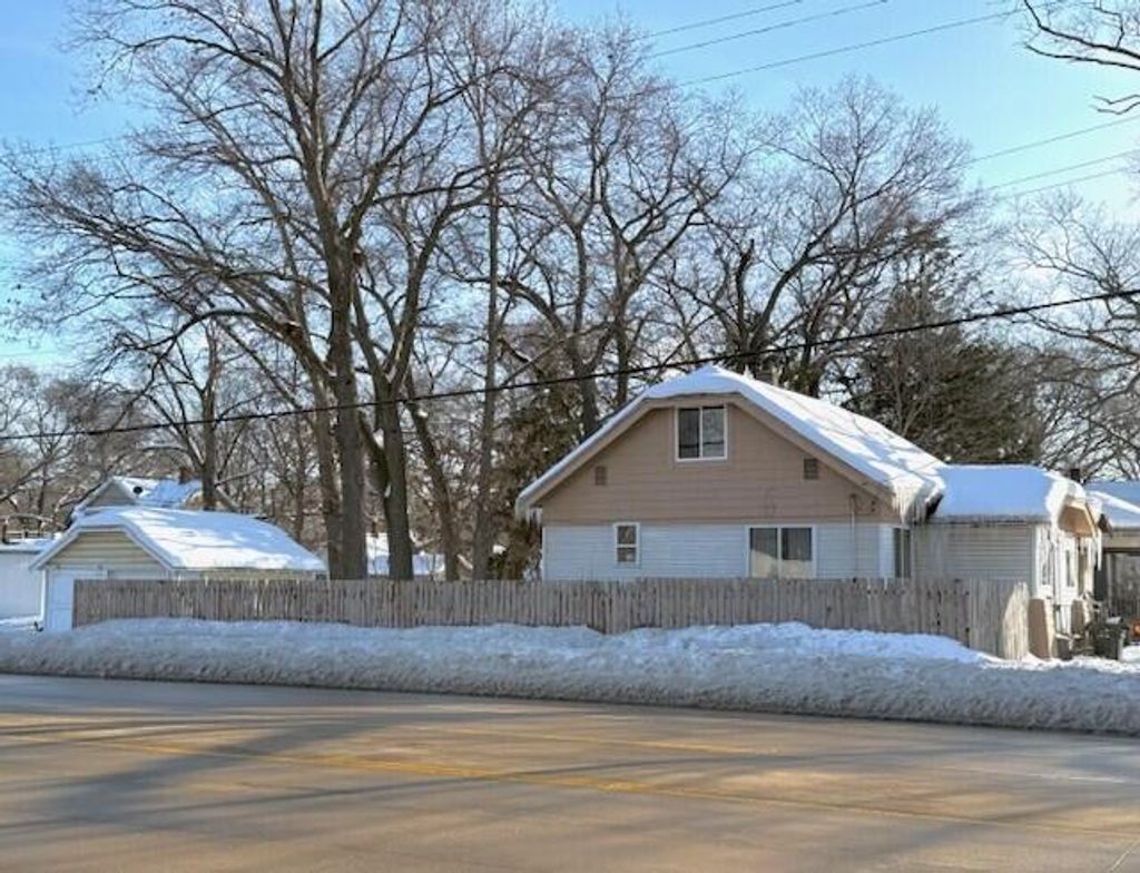 Photo of 1808 Mc Ilwraith Street, Muskegon, MI 49442 (MLS # 25062059)