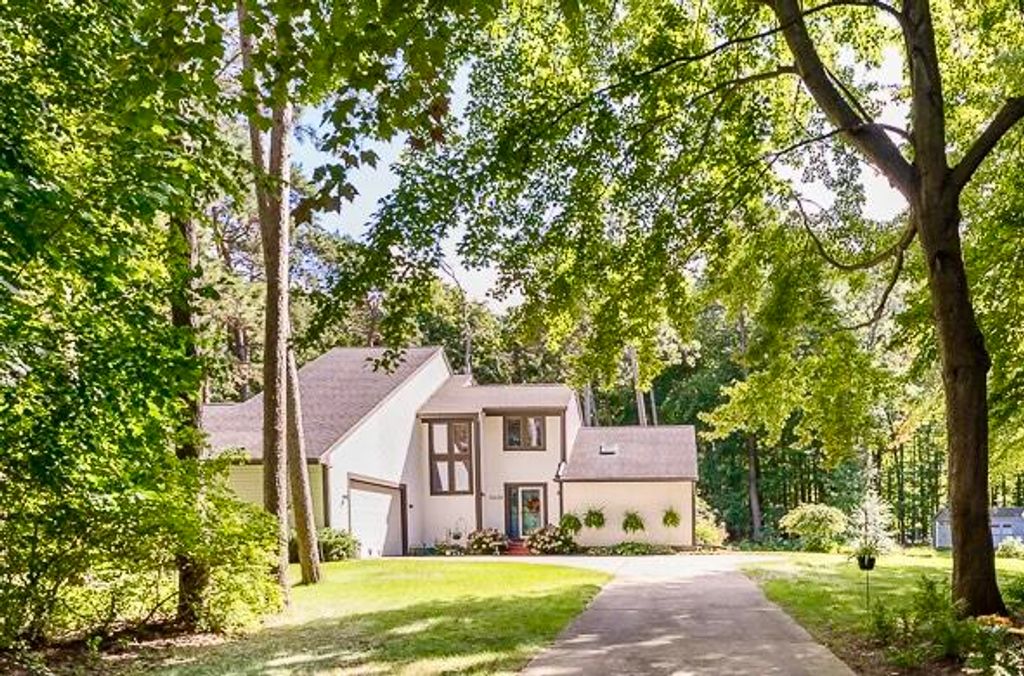 Photo of 16478 Johnson Street, Grand Haven, MI 49417 (MLS # 25045678)