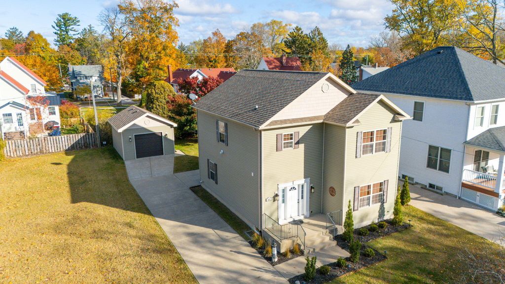 Photo of 317 Monroe Street, South Haven, MI 49090 (MLS # 25056585)