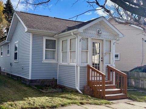 Photo of 519 Ramsdell Street, Manistee, MI 49660 (MLS # 25059441)
