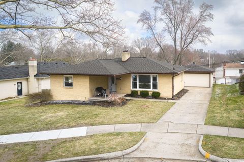 Photo of 767 Beaumont Drive NW, Grand Rapids, MI 49504 (MLS # 26010518)