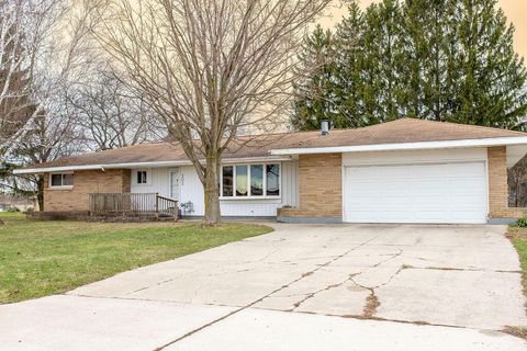 Photo of 202 W Maple Ave, Scottville, MI 49454 (MLS # 26019564)