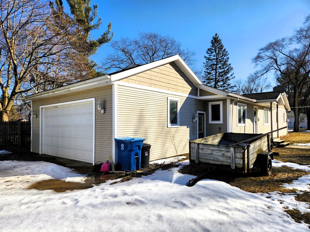 Photo of 2444 Harding Avenue, Muskegon, MI 49441 (MLS # 26006298)