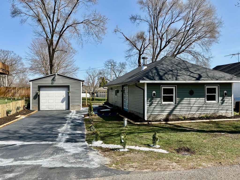 Photo of 460 Hazel Court, Muskegon, MI 49442 (MLS # 26014975)