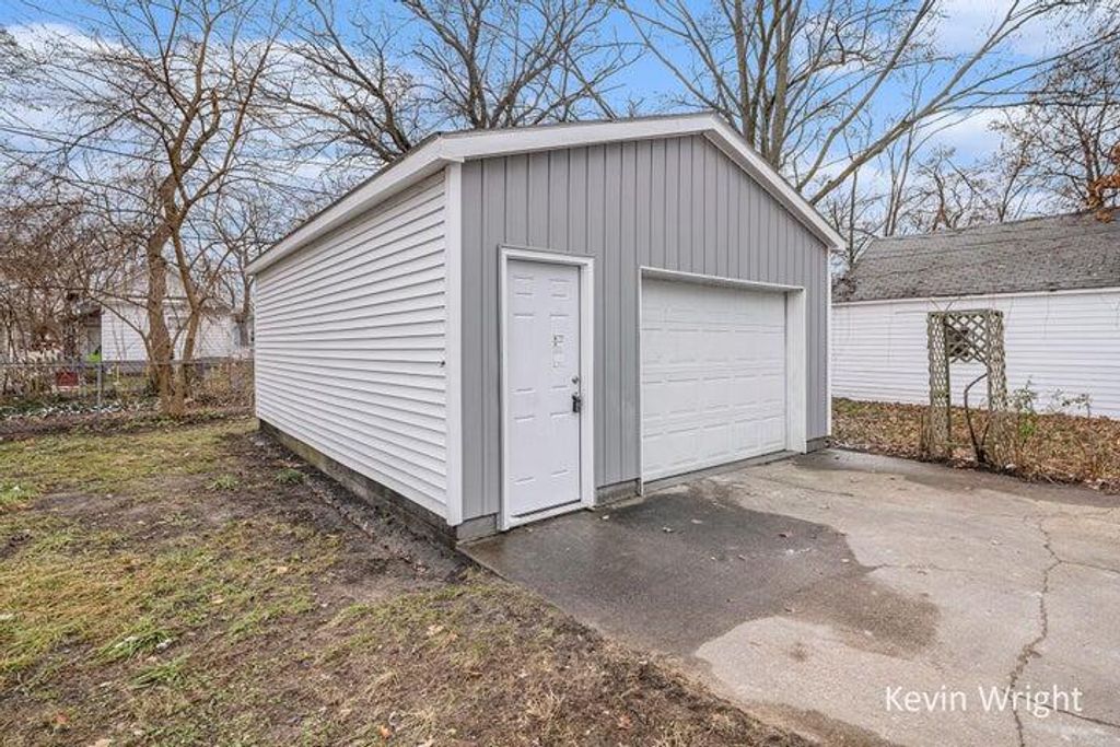 Photo of 883 Emerson Avenue, Muskegon, MI 49442 (MLS # 26022163)