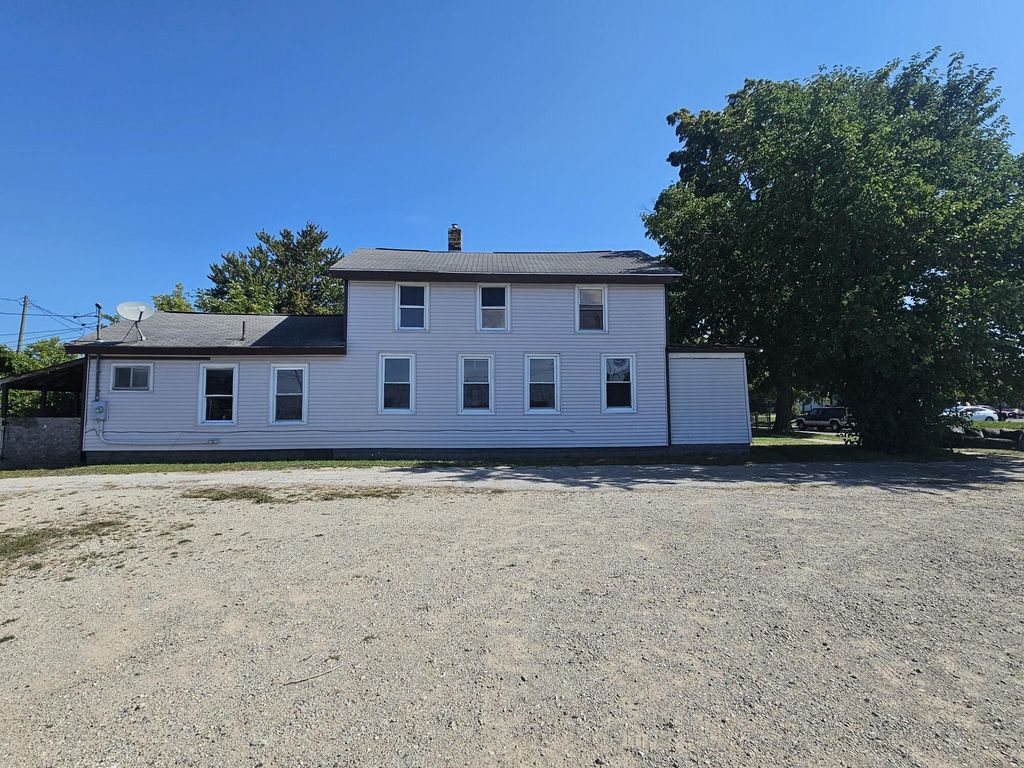 Photo of 42 E Walton Avenue, Muskegon, MI 49442 (MLS # 25047161)