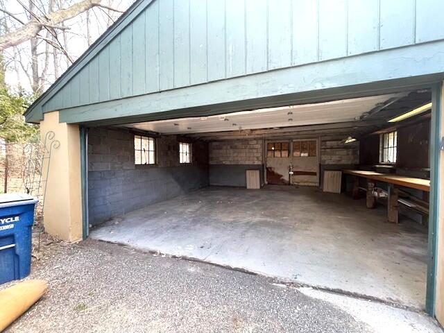 Ann Arbor, Michigan 48108, United States, 4 Bedrooms Bedrooms, ,3 BathroomsBathrooms,Residential,Pending,111380