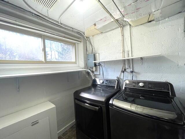 Ann Arbor, Michigan 48108, United States, 4 Bedrooms Bedrooms, ,3 BathroomsBathrooms,Residential,Pending,111380