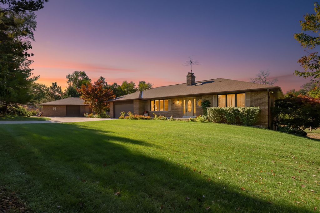 Photo of 2386 Summerdale Avenue, Kalamazoo, MI 49004 (MLS # 25052075)