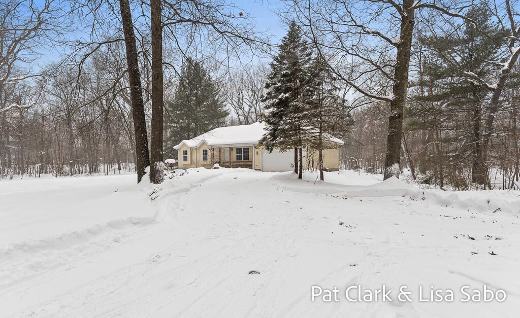 Photo of 18569 Chinquapin Drive, Spring Lake, MI 49456 (MLS # 26004450)