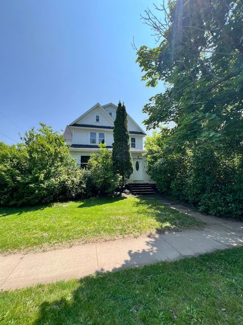 Photo of 130 Cliff Street, Battle Creek, MI 49014 (MLS # 26009028)