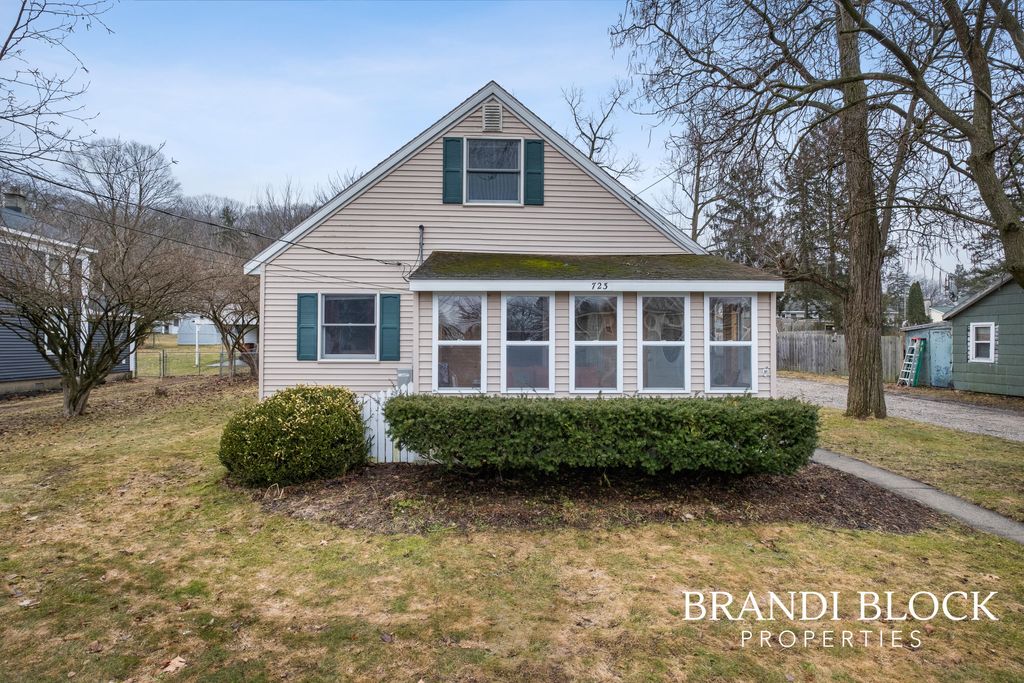 Photo of 723 N Washington Street, Lowell, MI 49331 (MLS # 26008639)