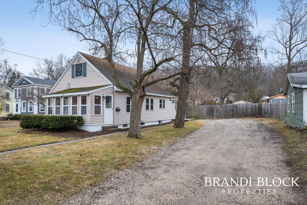 Photo of 723 N Washington Street, Lowell, MI 49331 (MLS # 26008639)