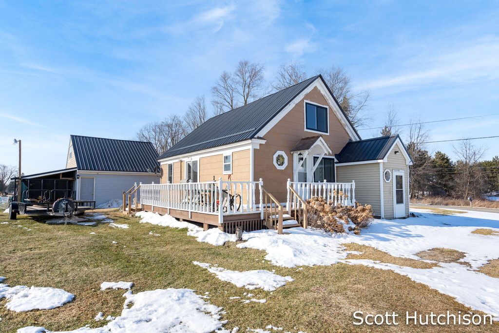 Photo of 1300 E Coral Road, Edmore, MI 48829 (MLS # 26005575)