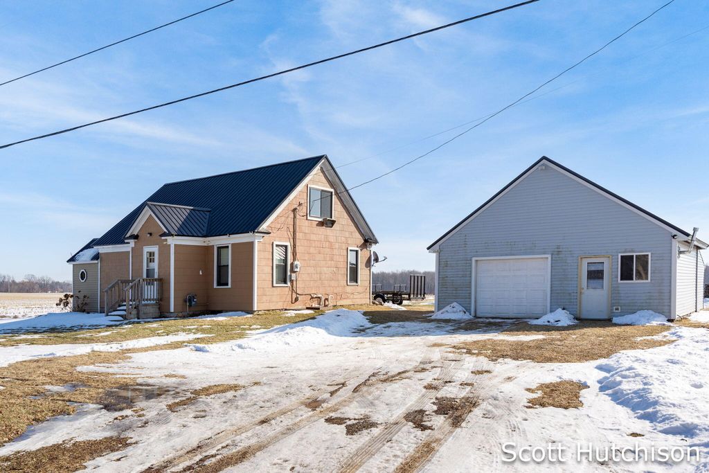 Photo of 1300 E Coral Road, Edmore, MI 48829 (MLS # 26005575)