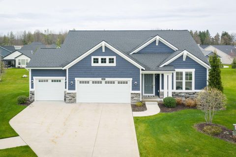 Photo of 13987 Phoenix Place, Holland, MI 49424 (MLS # 26016127)