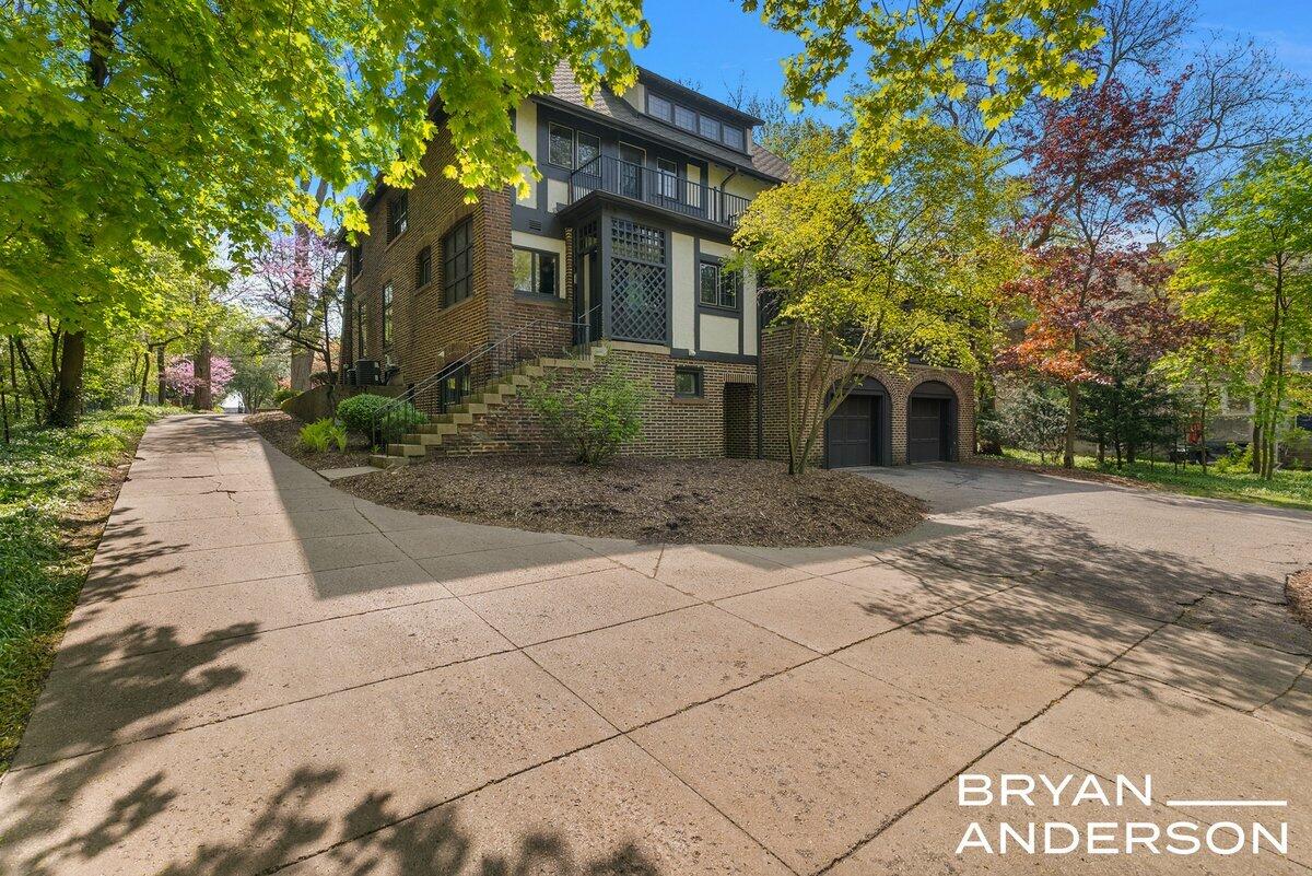 345 Plymouth Avenue SE