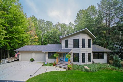 Photo of 4455 W Fox Farm Road, Manistee, MI 49660 (MLS # 25056833)