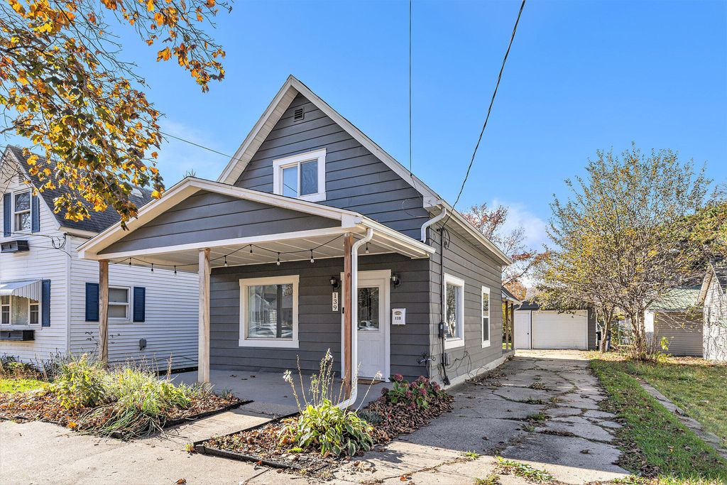 Photo of 139 Lane Avenue SW, Grand Rapids, MI 49504 (MLS # 24058860)