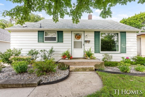 Photo for 939 Benjamin Avenue NE