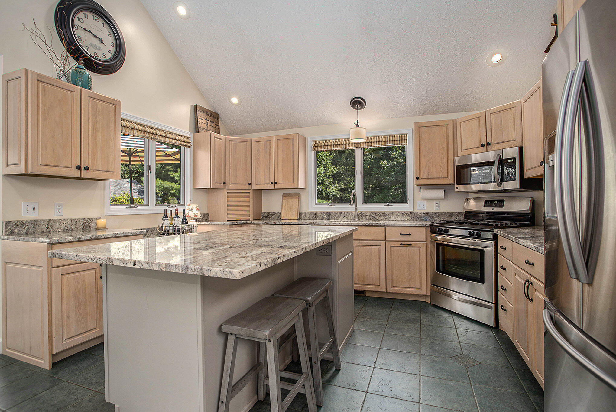 Galesburg, Michigan 49053, United States, 4 Bedrooms Bedrooms, ,3 BathroomsBathrooms,Residential,Pending,192362