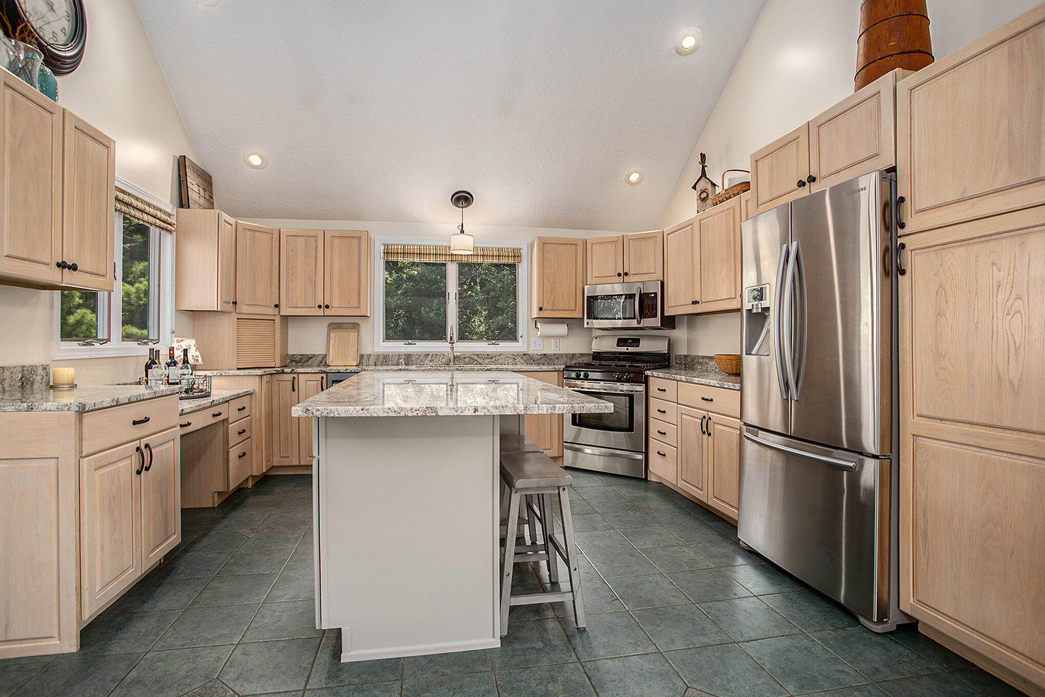 Galesburg, Michigan 49053, United States, 4 Bedrooms Bedrooms, ,3 BathroomsBathrooms,Residential,Pending,192362