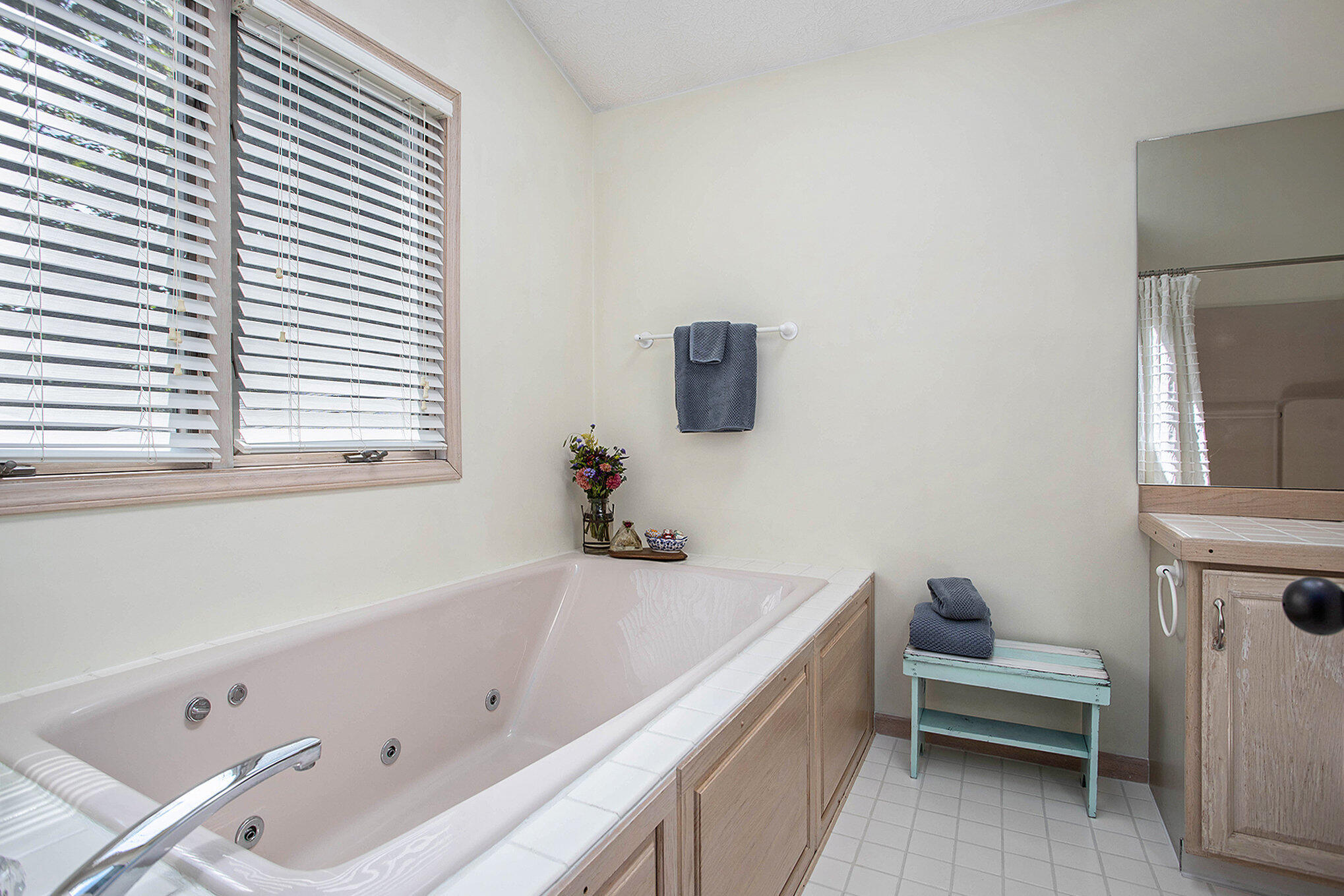 Galesburg, Michigan 49053, United States, 4 Bedrooms Bedrooms, ,3 BathroomsBathrooms,Residential,Pending,192362