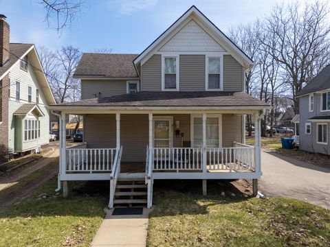 Photo of 811 Oakland Drive, Kalamazoo, MI 49008 (MLS # 26013734)