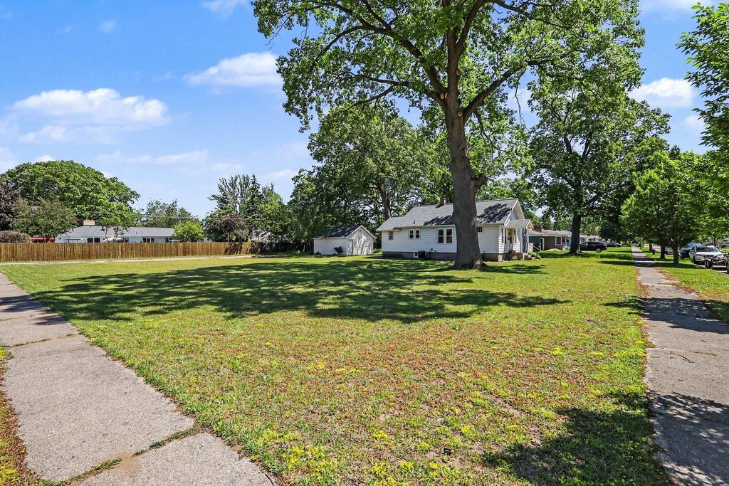 Photo of 1312 Catherine Avenue, Muskegon, MI 49442 (MLS # 26027286)