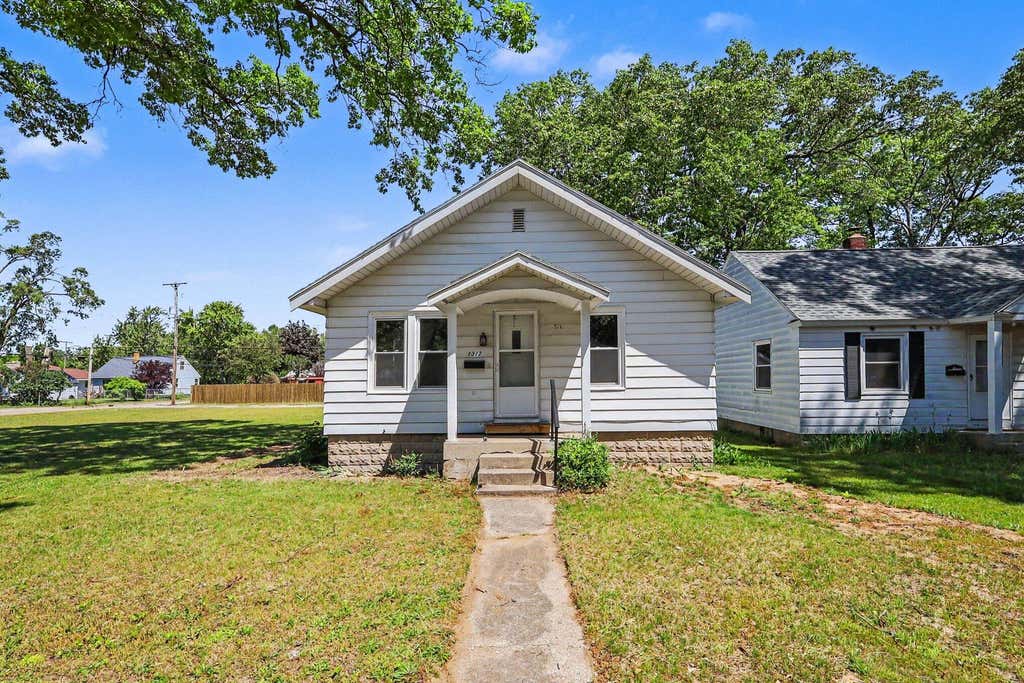 Photo of 1312 Catherine Avenue, Muskegon, MI 49442 (MLS # 26027286)