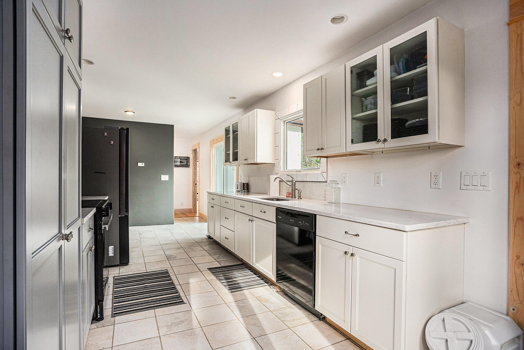 Battle Creek, Michigan 49014, United States, 3 Bedrooms Bedrooms, ,2 BathroomsBathrooms,Residential,Pending,215541