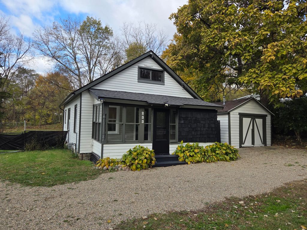 Photo of 233 Leenhouts Street, Kalamazoo, MI 49048 (MLS # 25056363)