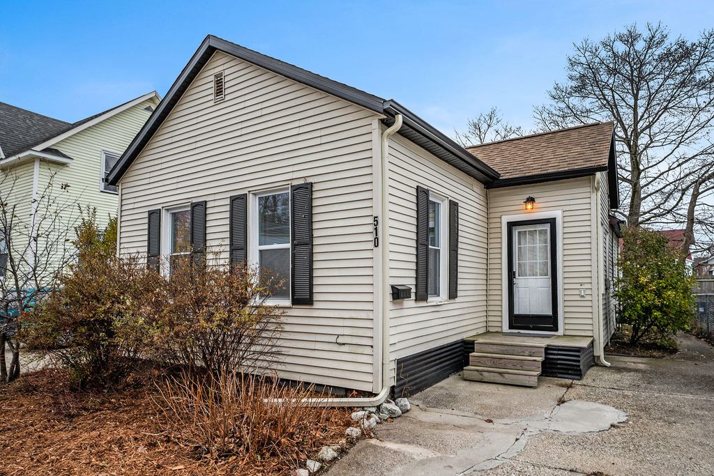 Photo of 510 Madison Street, Grand Haven, MI 49417 (MLS # 25047621)