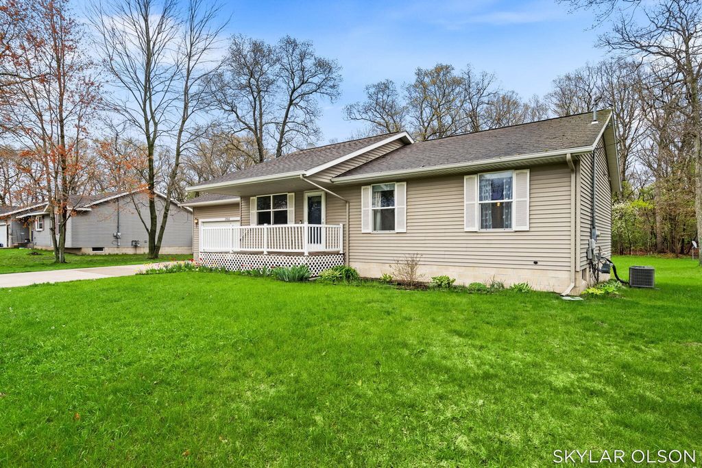 Photo of 2900 Kooi Street, Muskegon, MI 49444 (MLS # 26019247)