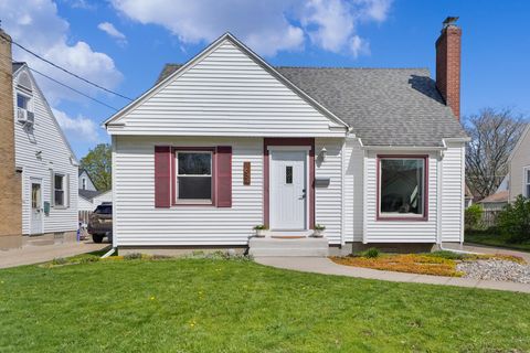 Photo of 1664 Fremont Avenue NW, Grand Rapids, MI 49504 (MLS # 26017326)