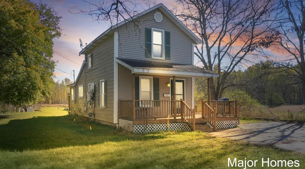 Photo of 325 S Division Street, Lowell, MI 49331 (MLS # 25055698)