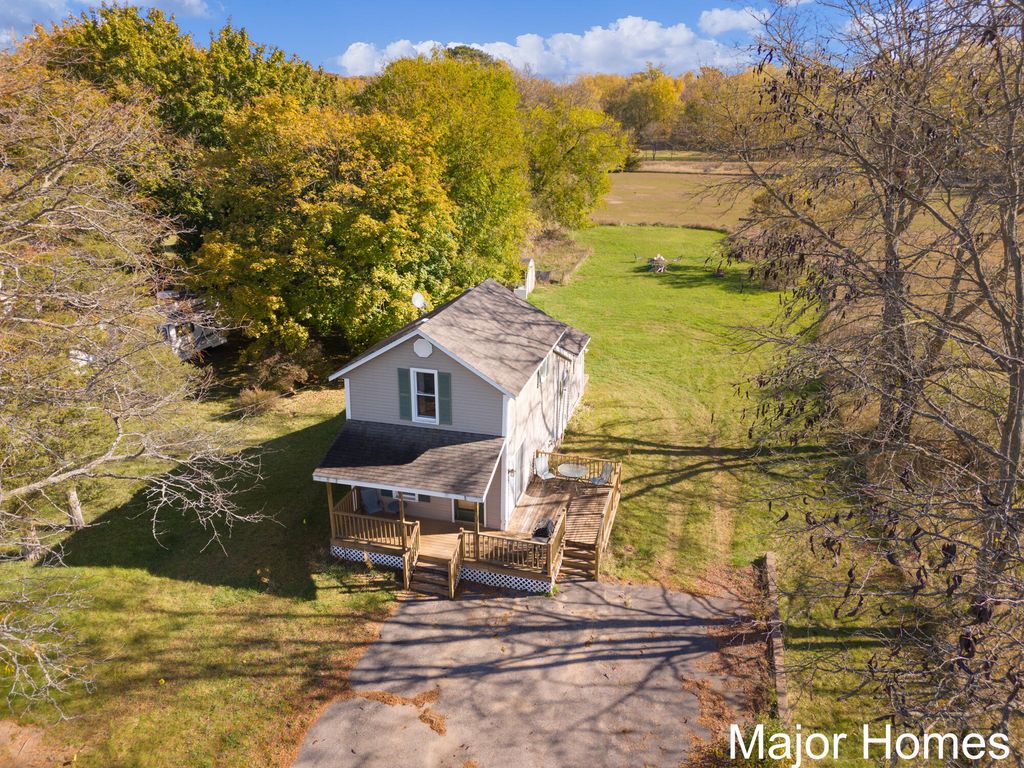 Photo of 325 S Division Street, Lowell, MI 49331 (MLS # 25055698)