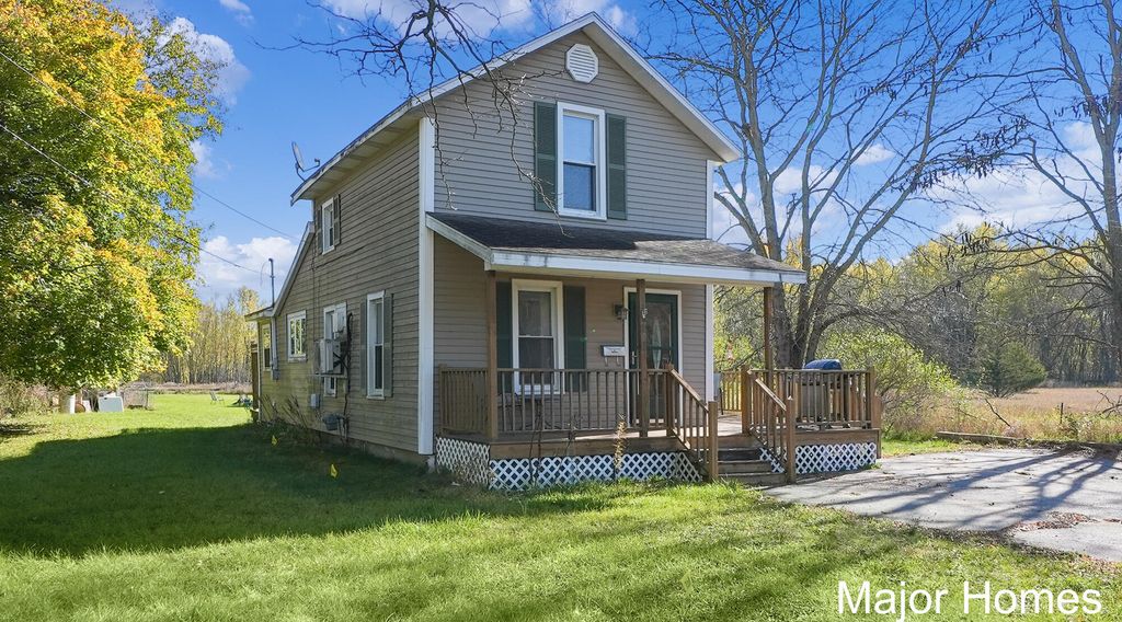 Photo of 325 S Division Street, Lowell, MI 49331 (MLS # 25055698)
