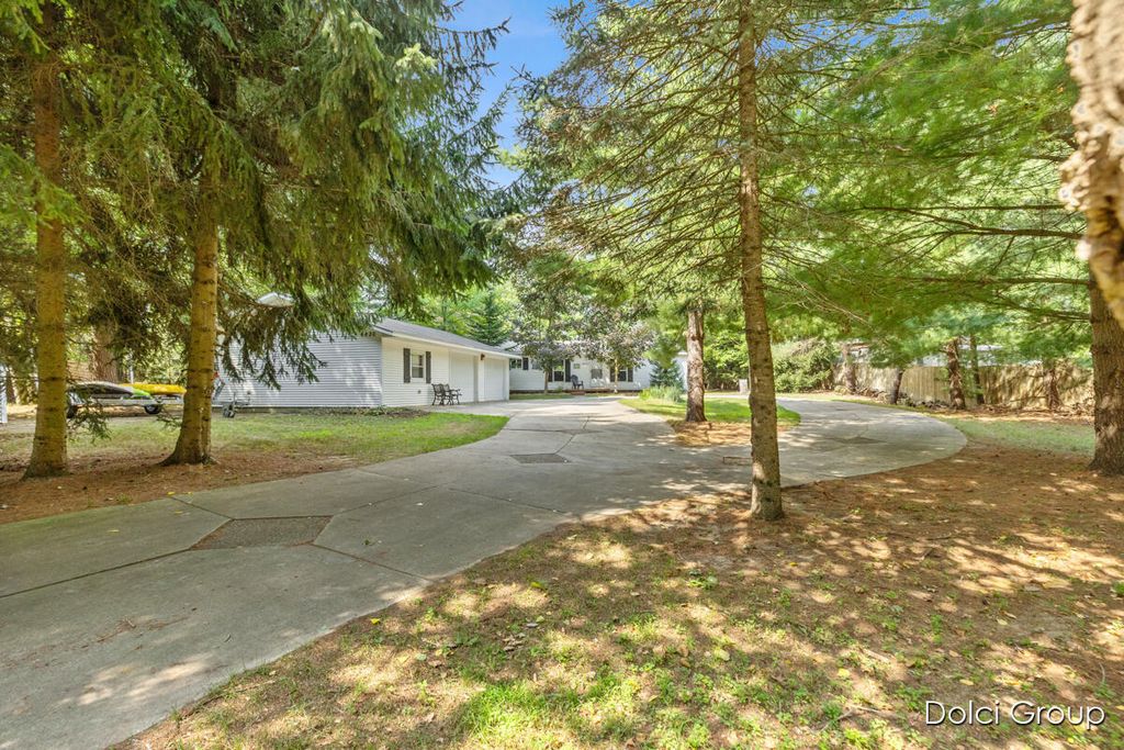 Photo of 6830 E Carrigan Drive, Newaygo, MI 49337 (MLS # 26005935)