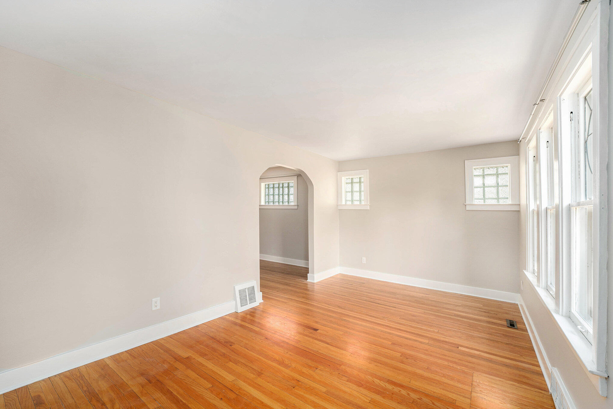 223 N Edison