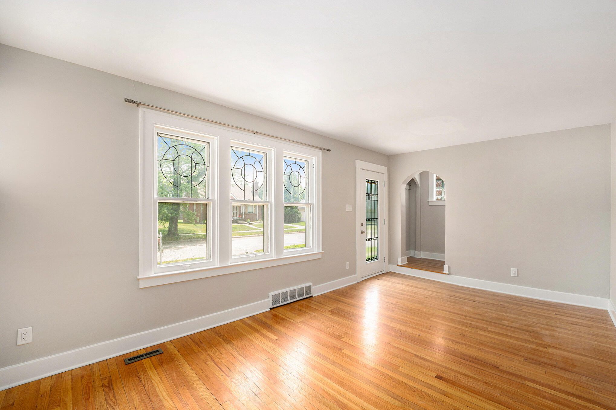 223 N Edison