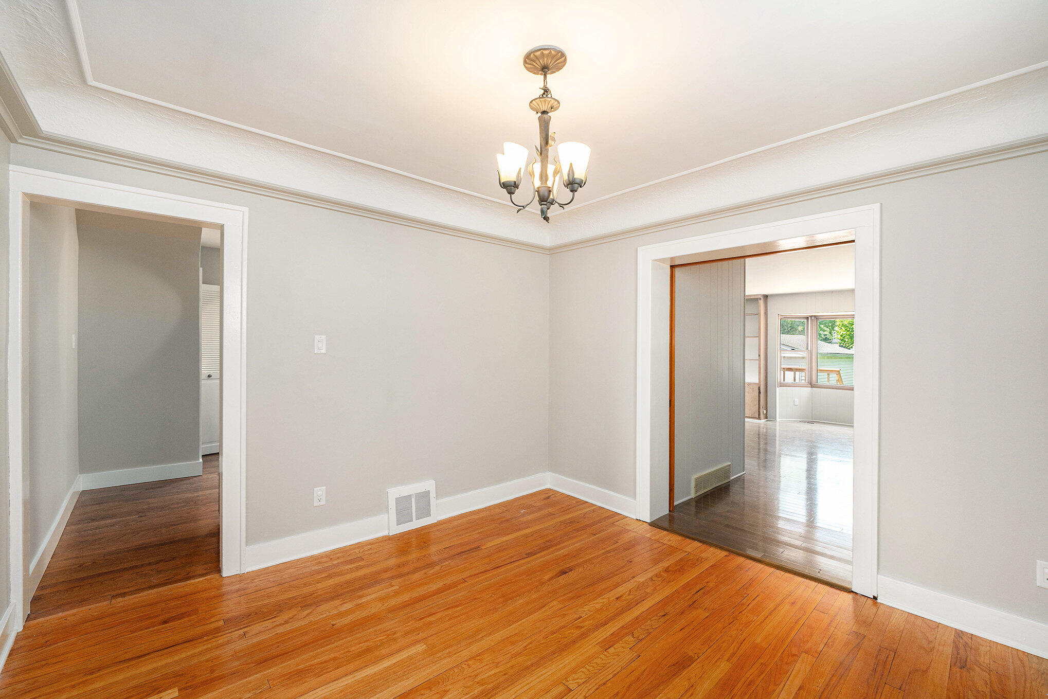 223 N Edison