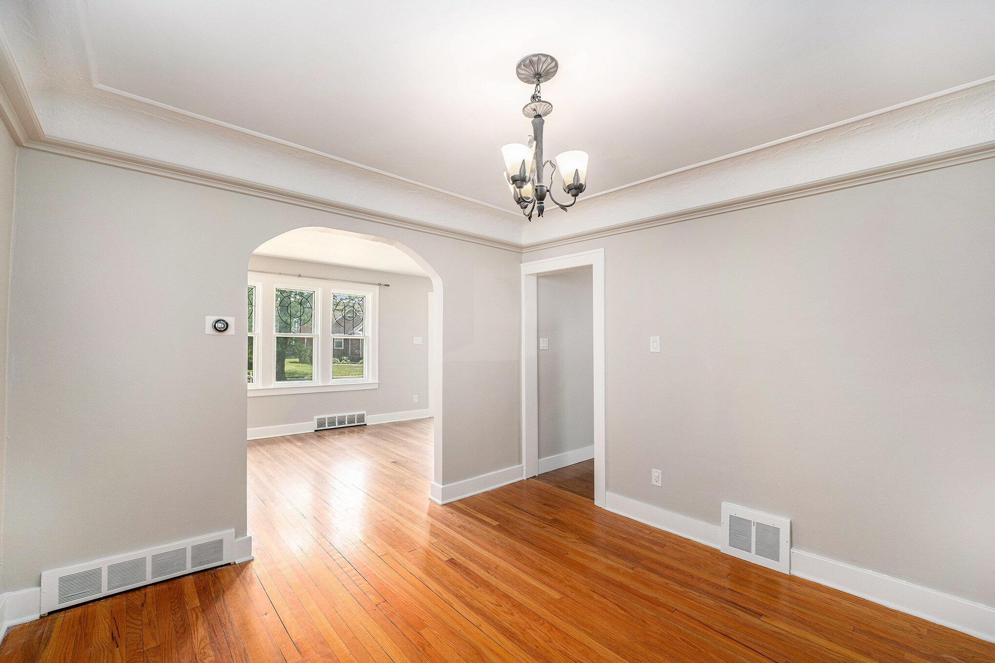 223 N Edison
