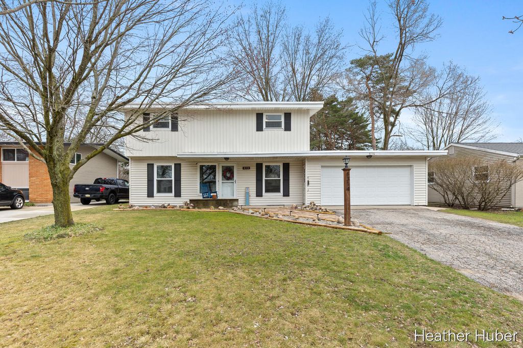 Photo of 8314 Peachtree Avenue NE, Rockford, MI 49341 (MLS # 26015436)