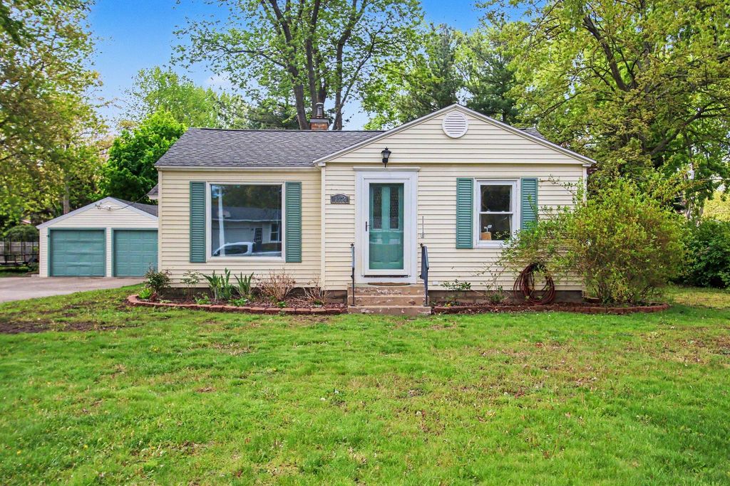 Photo of 1574 Ottawa Beach Road, Holland, MI 49424 (MLS # 26022073)
