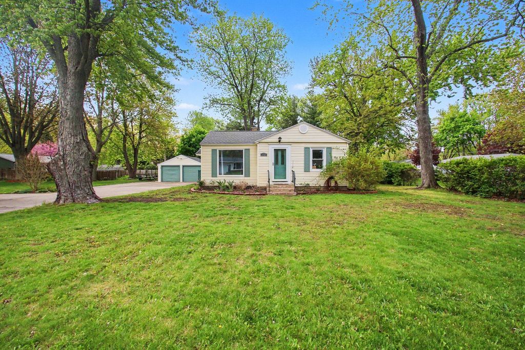 Photo of 1574 Ottawa Beach Road, Holland, MI 49424 (MLS # 26022073)