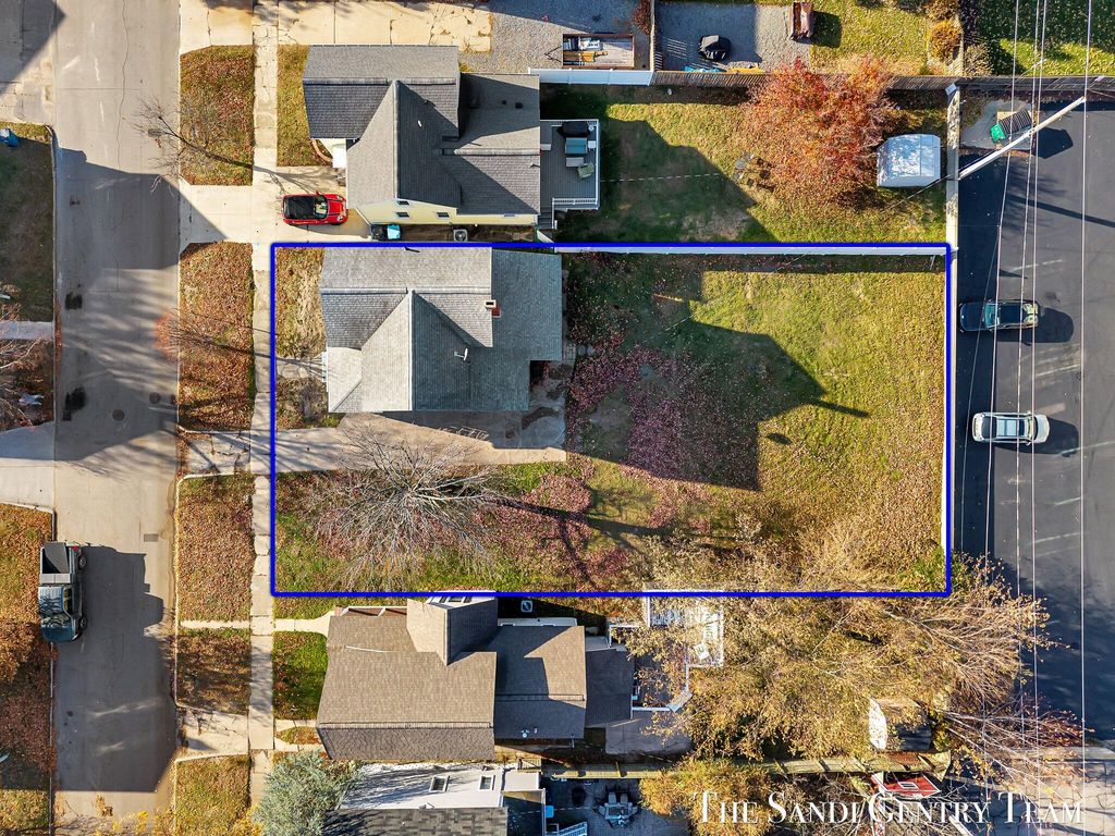 Photo of 317 Elliott Avenue, Grand Haven, MI 49417 (MLS # 25058855)