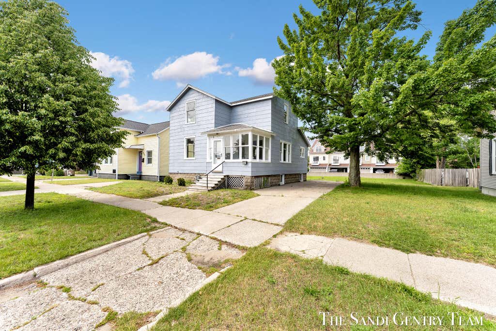 Photo of 317 Elliott Avenue, Grand Haven, MI 49417 (MLS # 25058855)